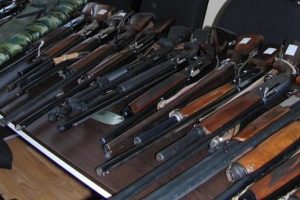 15 kişinin t&uuml;feğine el konuldu