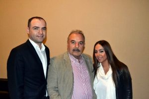 Ferdi Tayfur'dan kuaf&ouml;r yeğenine destek