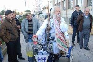"Kendimi yakmama polis izin vermiyor"