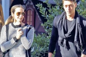 Mesut &Ouml;zil yeni bir aşka yelken a&ccedil;tı