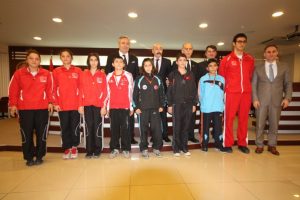 Başarılı sporculara Vali Harput'tan &ouml;d&uuml;l