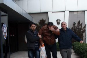 Takip ettiği ara&ccedil;tan 30 bin lira &ccedil;aldı