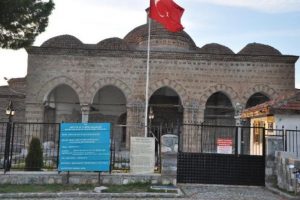 Restorasyonda duvarın sıvayla kapanmasına kaymakam tepkisi