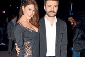 &Uuml;nl&uuml; oyuncu g&uuml;zellerden vazge&ccedil;emiyor