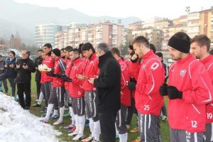 Karab&uuml;kspor'da ikinci yarı &ouml;ncesi kurban kesimi