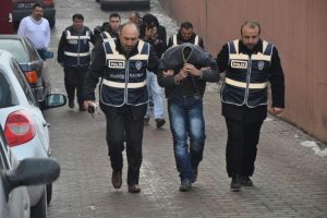 Otomobil fareleri yakalandı