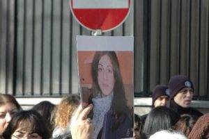 Fransa B&uuml;y&uuml;kel&ccedil;iliği'ne siyah &ccedil;elenk
