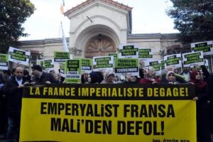 Fransa Konsolosluğu &Ouml;n&uuml;nde 'Mali' protestosu