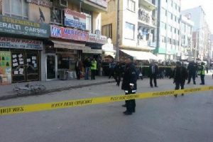 Ortağını &ouml;ld&uuml;rd&uuml; oğlunu yaraladı