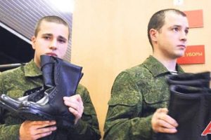 Rus askerler 300 yıl sonra &ccedil;orap giyecek