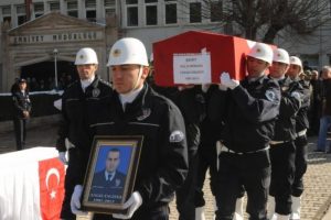 Şehit polis memleketine uğurlandı