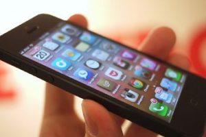 Cep telefonunu şarj eden mucize kumaş