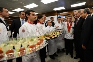 Bayat ekmeklerle gelen lezzet
