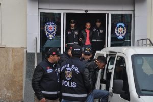 Eğlence d&ouml;n&uuml;ş&uuml; yakalandılar