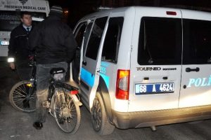 Bisikletle kadını taciz etti