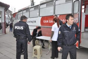Kan bağış merkezinde 'Hacamat' tartışması