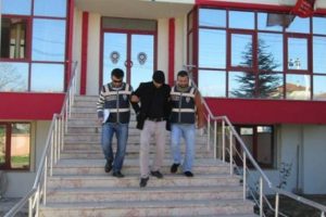 &Ouml;nce kaza yaptı sonra kurşun yağdırdı