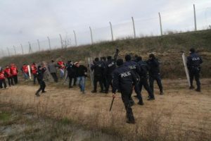 İş&ccedil;i eylemine polis m&uuml;dahalesi