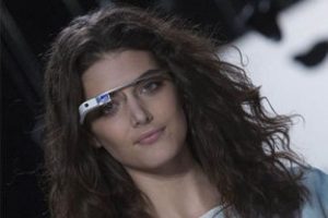 Google Glass'ın şifreleri &ccedil;&ouml;z&uuml;l&uuml;yor!