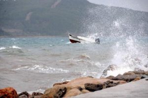 Fırtına deniz ulaşımının vurdu
