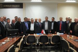 Bozbey, k&ouml;y muhtarlarına B&uuml;y&uuml;kşehir Yasası'nı anlattı