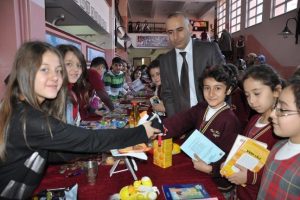 &Ouml;ğrencilerden "takas" alışverişi