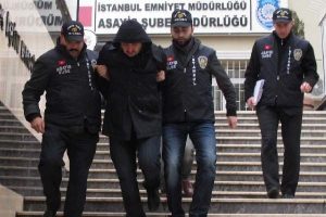 Boşanmak isteyen eşini &ouml;ld&uuml;rd&uuml;