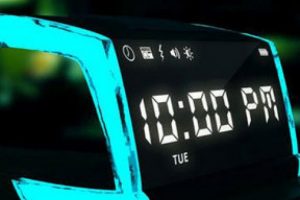 Bu saat uyanamayana elektrik veriyor!