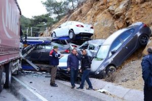 Otomobiller yola sa&ccedil;ıldı