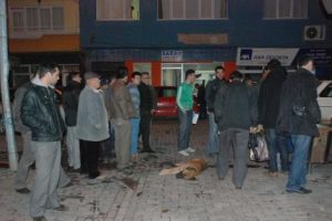 Polis k&ouml;pek kavgasına karıştı