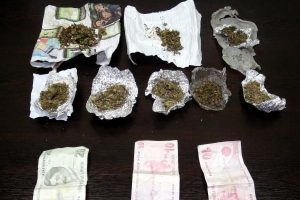Dolmuşa verilen paketten bakın ne &ccedil;ıktı?