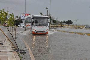 Antalya'yı fırtına vurdu
