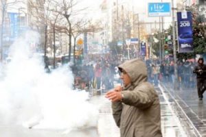 Dink'i anma t&ouml;reninde olay &ccedil;ıktı