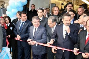 "D&uuml;nyada işsizlik artarken T&uuml;rkiye'de d&uuml;ş&uuml;yor"