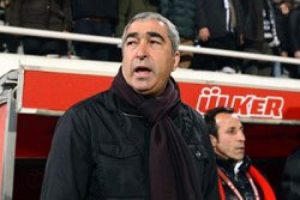Sivok'un sırtına &ccedil;arpan top gol olmasa..