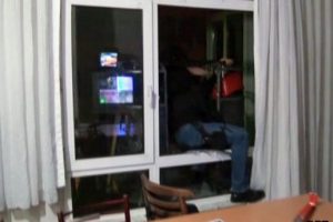 Ter&ouml;r operasyonu polis kamerasına yansıdı