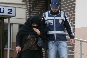 70 yaşındaki kadın uyuşturucuyla yakalandı