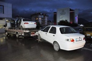 Oto kiralamacısının oyununu jandarma bozdu