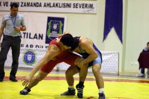 B&uuml;y&uuml;kşehirli g&uuml;reş&ccedil;iler Bursa'nın gururu oldu