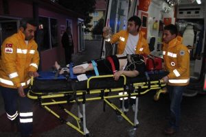 Cam silen kadın &uuml;&ccedil;&uuml;nc&uuml; kattan d&uuml;şt&uuml;