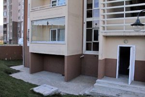 Kapıcı daireleri sığınak oldu