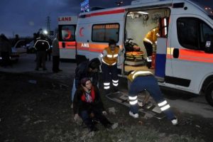 &Ouml;ğrenci Minib&uuml;s&uuml; Kaza Yaptı: 8 Yaralı