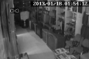 Hırsızlar kameraya yakalandı