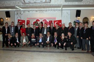 Boza i&ccedil;ip &ccedil;iftetelli oynadılar