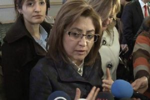 'Şiddet g&ouml;ren kadın kimlik değiştirebilecek'