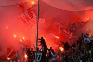Yine Frankfurt taraftarı yine olay