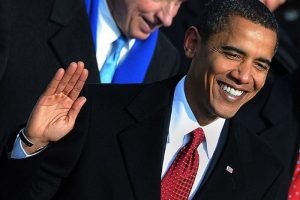 Obama halkın &ouml;n&uuml;nde yemin etti