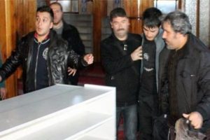 M&uuml;ezzin polis, hırsızı yakaladı