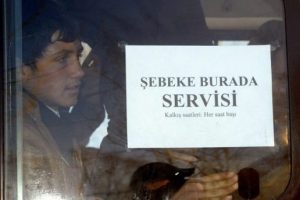 K&ouml;yde cep telefonu &ccedil;ekmeyince!