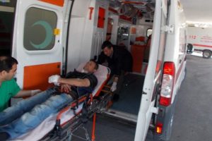 &Ccedil;arşı ortasında bı&ccedil;aklı kavga
